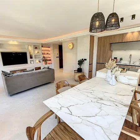 La Belle De J Et J Villa *